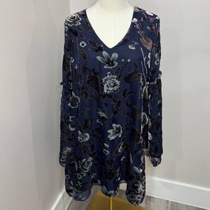 Spirit of Grace Velvet Burnout Flare-Sleeve Dress Medium